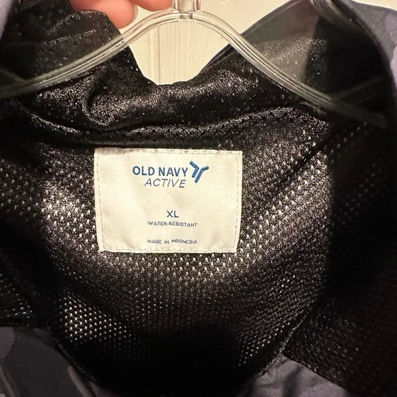 Old Navy Lightweight Water Resistant Jacket - Picture 7 of 10